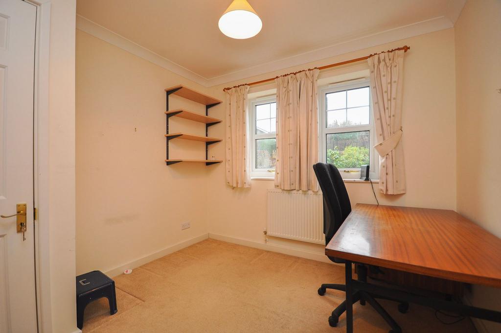 Bedroom/ Study