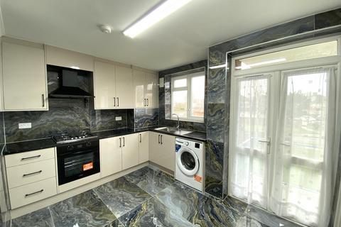 3 bedroom flat for sale, Norwood Close, Southall