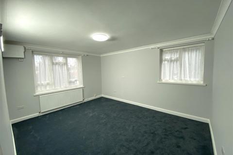 3 bedroom flat for sale, Norwood Close, Southall
