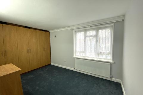3 bedroom flat for sale, Norwood Close, Southall