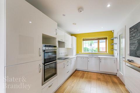 3 bedroom terraced house to rent, Wilford Crescent West, Nottingham, Nottinghamshire, NG2