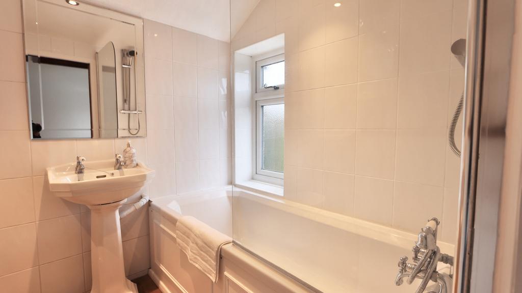 Ensuite Family Bathroom/W.C.