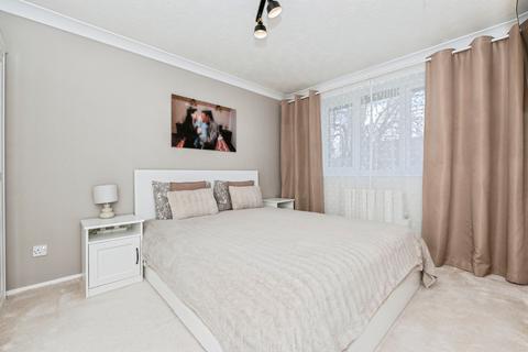undefined, Conway Gardens, Grays, RM17