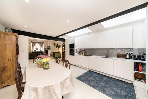 3 bedroom end of terrace house for sale, Chadwick Road, London SE15