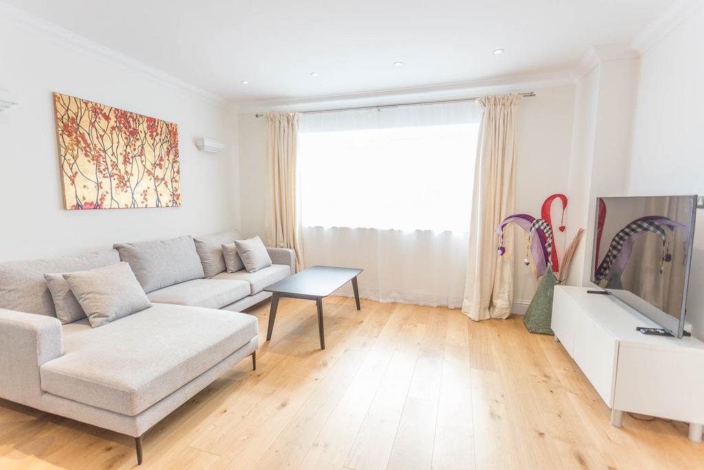 Open plan living/dining/kitchen
