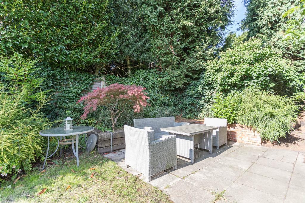 Side patio
