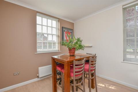 3 bedroom duplex for sale, Goldring Way, London Colney, AL2