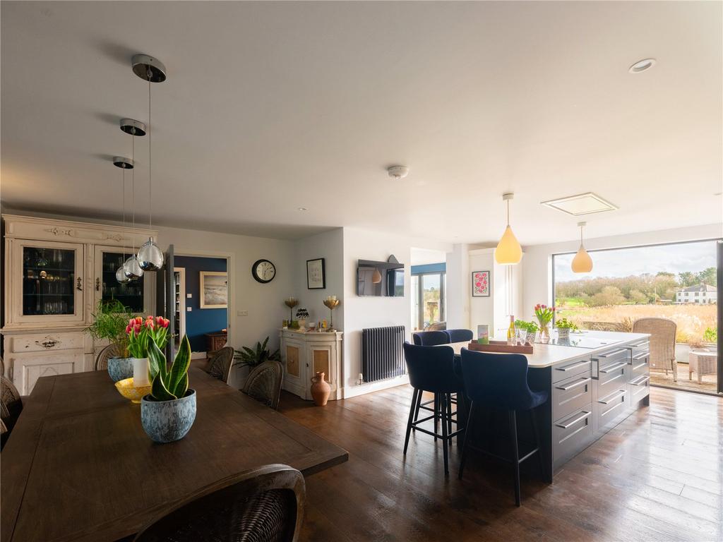 Kitchen Dining Area