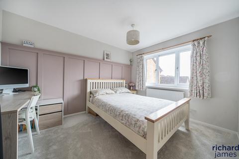 4 bedroom detached house for sale, Gifford Road, Stratton St Margaret, Swindon, SN3