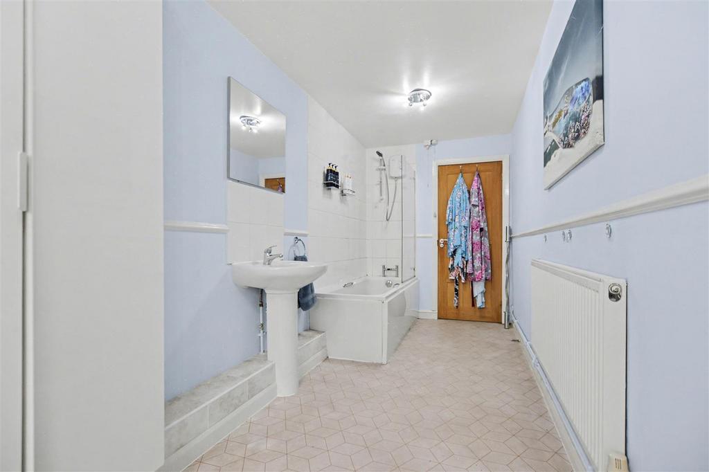 Bathroom 2.jpeg