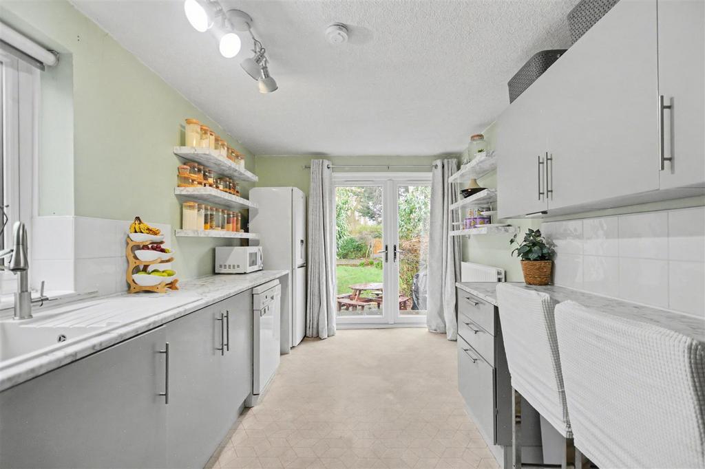 Kitchen 2.jpeg
