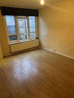 1 bedroom apartment to rent, Mowatt Close, Archway, N19
