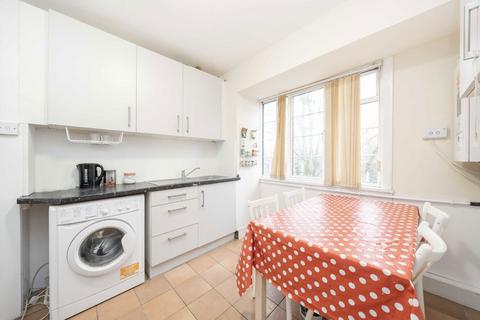 2 bedroom flat to rent, Colney Hatch Lane, London N10