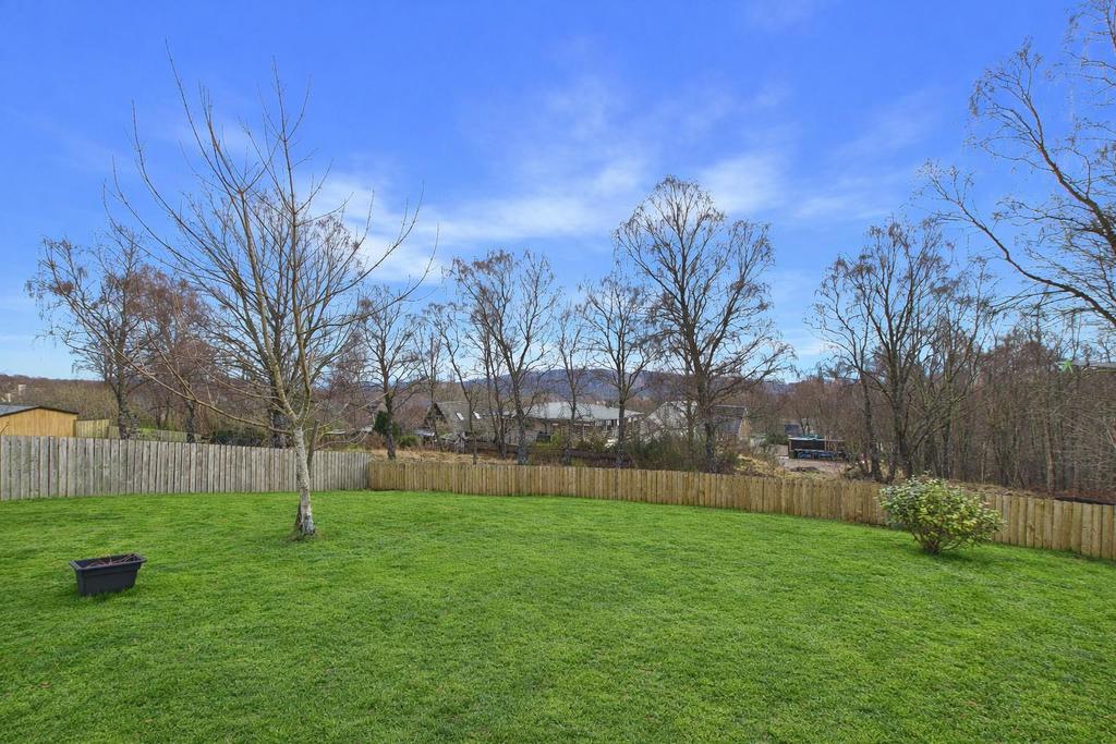 Rear garden 1.jpg