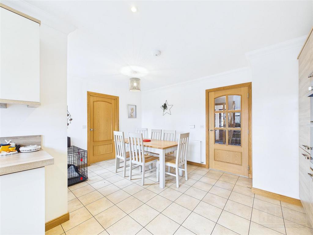 Kitchen &amp; Dining Area