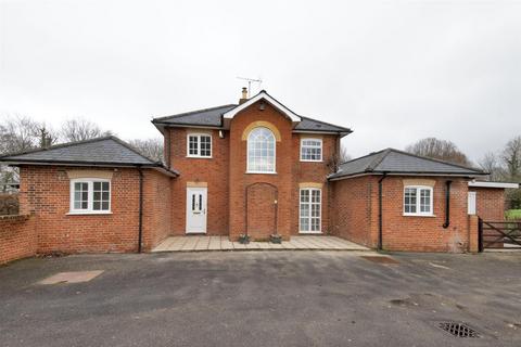 3 bedroom detached house to rent, The Street, Cobham DA12