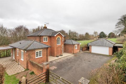 3 bedroom detached house to rent, The Street, Cobham DA12
