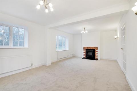3 bedroom detached house to rent, The Street, Cobham DA12