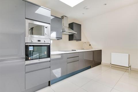 3 bedroom apartment to rent, Amesbury Avenue, Streatham Hill SW2