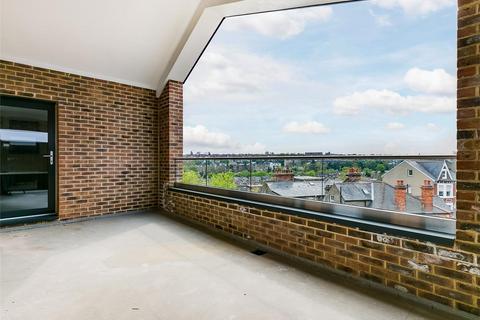 3 bedroom apartment to rent, Amesbury Avenue, Streatham Hill SW2