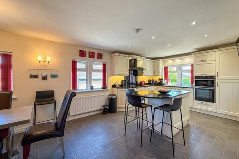 3 bedroom detached house for sale, Marlbeck Close, , Holmfirth HD9