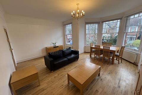 2 bedroom flat to rent, 2 Bedroom Garden Flat – Conway Road, London N14