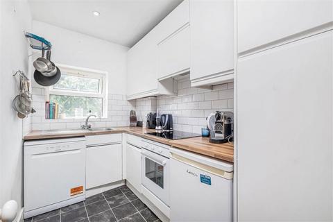 2 bedroom flat for sale, South Lambeth Road, London SW8