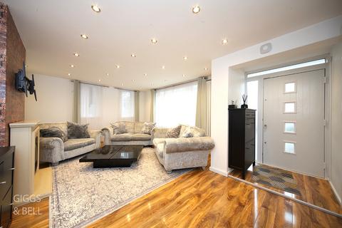 undefined, Farley Hill, Luton, Bedfordshire, LU1