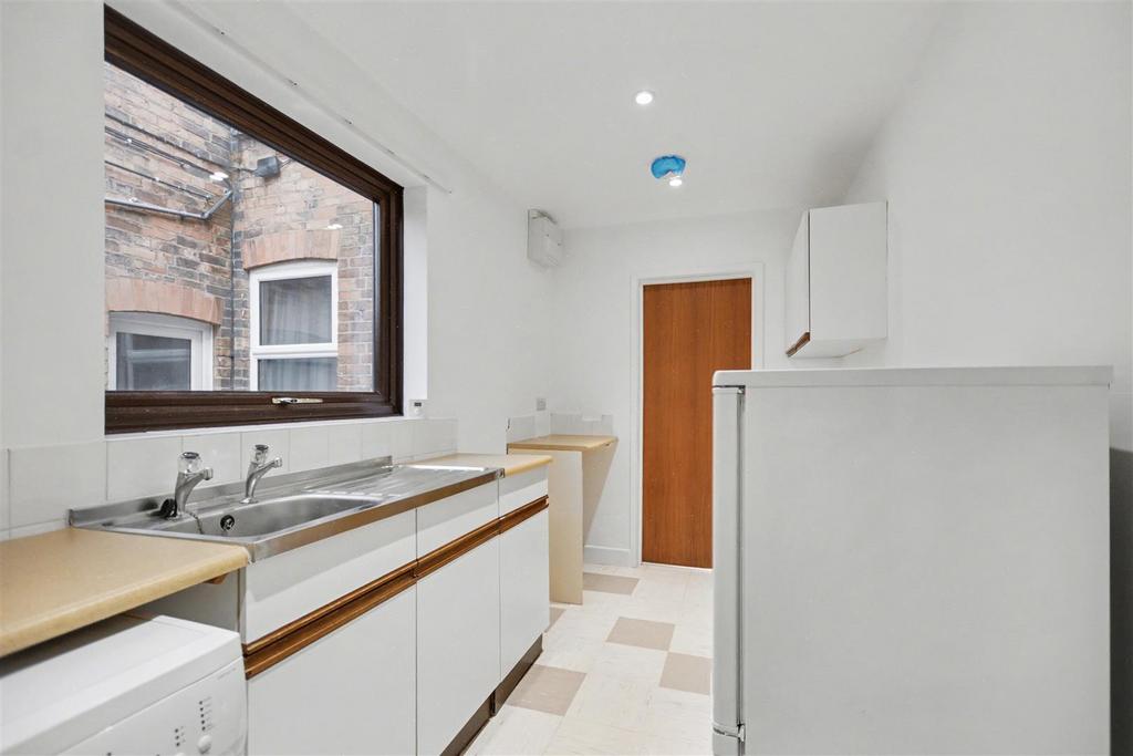 Kitchen 2.jpeg
