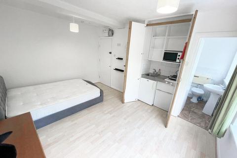 Studio to rent, Corinium Close, WEMBLEY