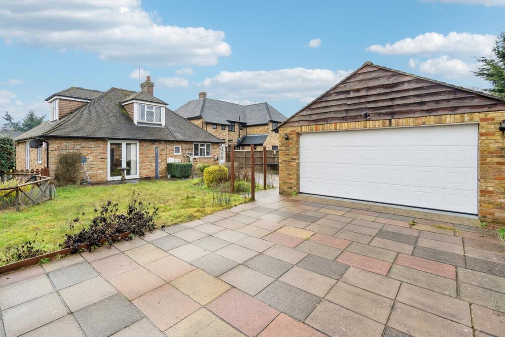 Driveway/Parking
