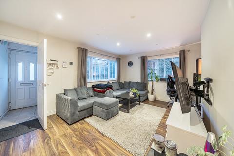2 bedroom maisonette for sale, Southbourne Gardens, Ruislip, Middlesex