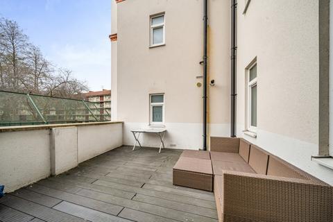 2 bedroom flat to rent, Heather Close, London, SW8