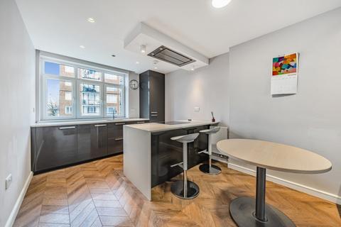 2 bedroom flat to rent, Heather Close, London, SW8