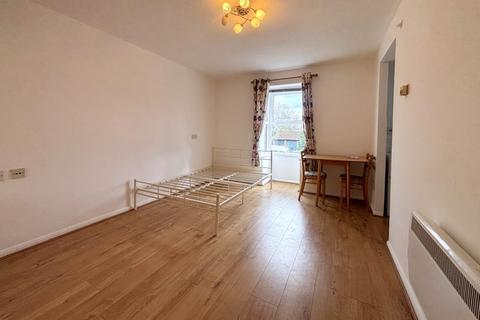 undefined, Veryan, Woking GU21