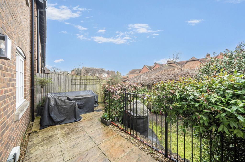 1410596-6-698b498...