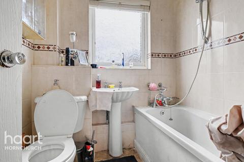 1 bedroom end of terrace house for sale, Kirton Close, Hornchurch