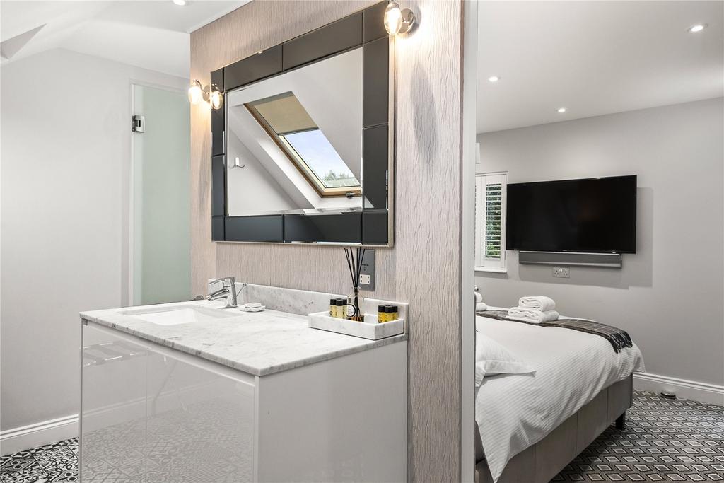 Ensuite