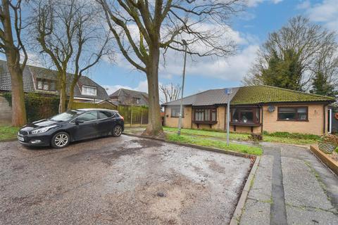 1 bedroom semi-detached bungalow for sale, Spring Pond Meadow, Hook End, Brentwood