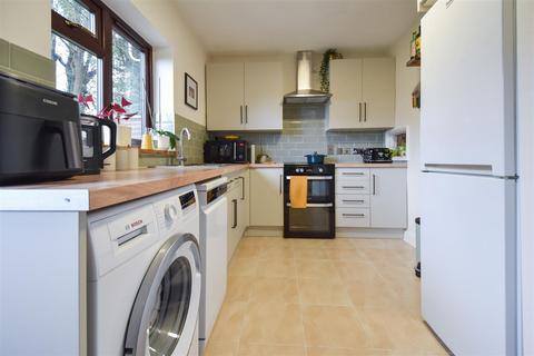 1 bedroom semi-detached bungalow for sale, Spring Pond Meadow, Hook End, Brentwood