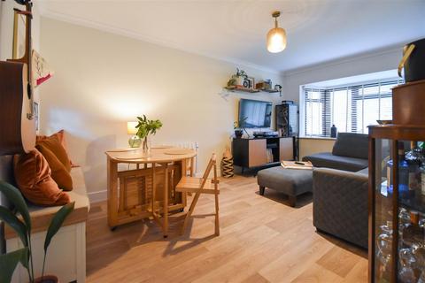 1 bedroom semi-detached bungalow for sale, Spring Pond Meadow, Hook End, Brentwood