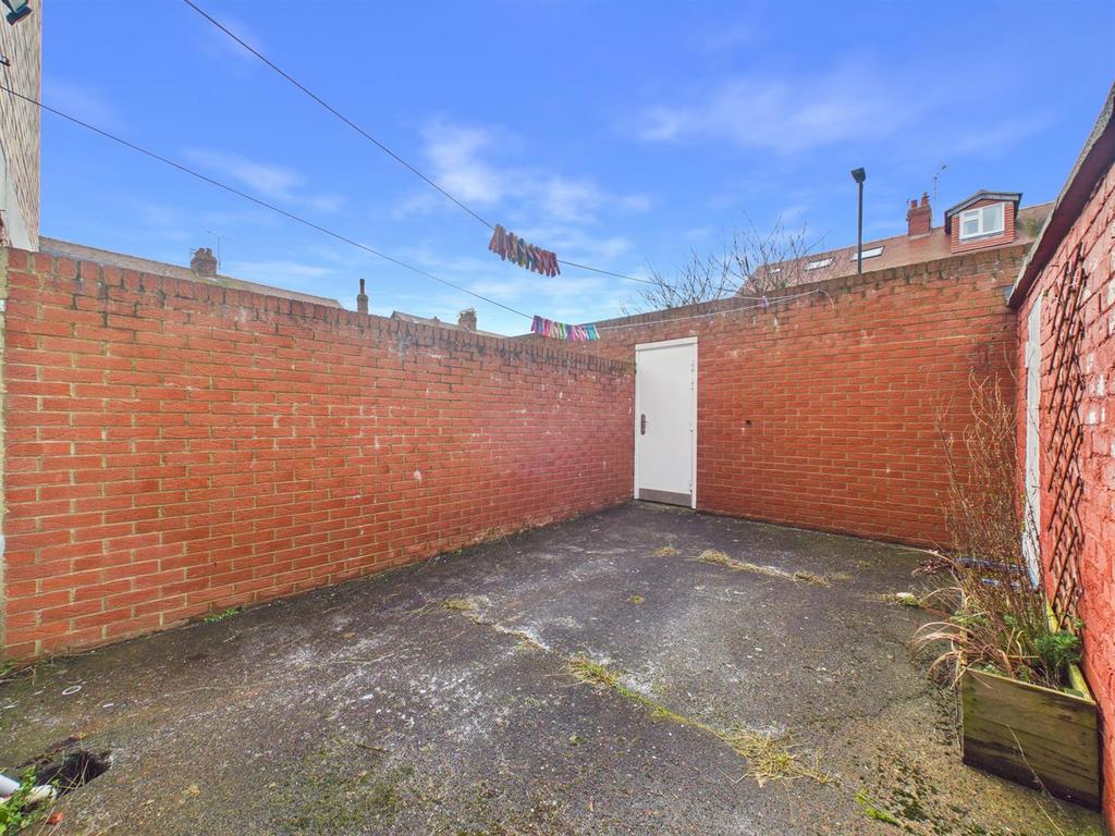 CAM01832 G0-PR0327-STILL008.jpg