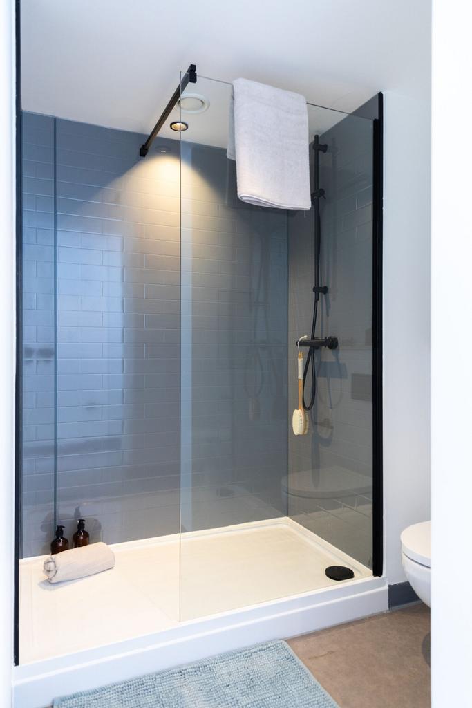Standard-Ensuite-4.jpg
