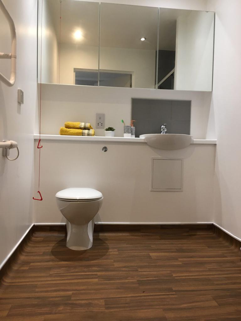 En-suite-plus-7-bed-1.jpg