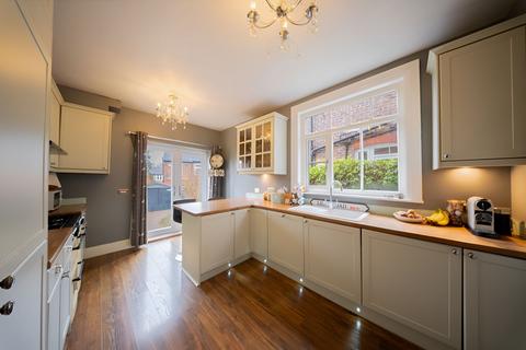 3 bedroom terraced house for sale, Lilac Road, Altrincham WA15