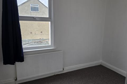 3 bedroom flat to rent, Norwood Road, Southall