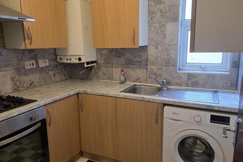 3 bedroom flat to rent, Norwood Road, Southall
