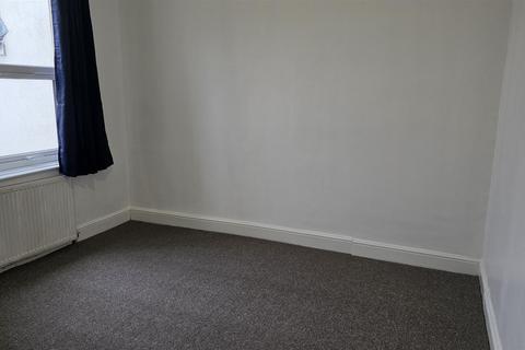3 bedroom flat to rent, Norwood Road, Southall