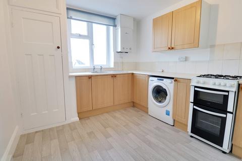 2 bedroom semi-detached house to rent, Cleave Avenue, Orpington BR6