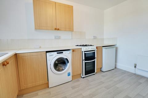 2 bedroom semi-detached house to rent, Cleave Avenue, Orpington BR6